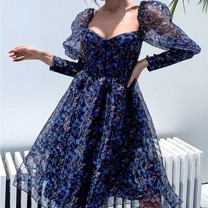 Gorgeous butterfly pattern puff sleeve dress